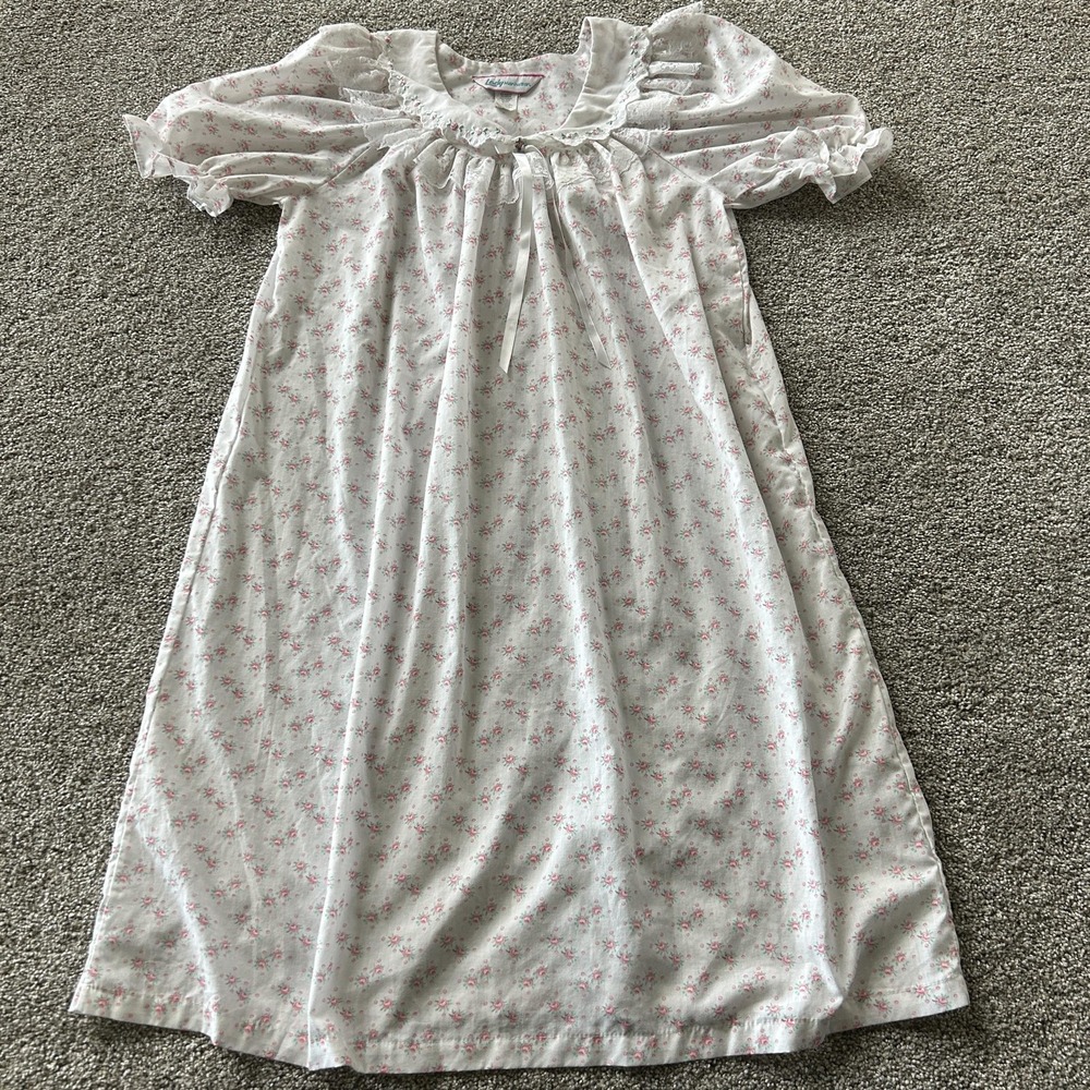Vintage Lady Manhattan Gown Womens Medium White Floral Rose Ruffle Sleepwear